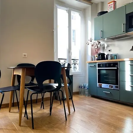 Serene Elegance In 17th Apartment *